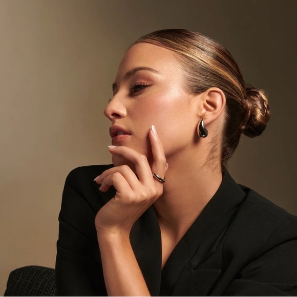 Selena Stud Earrings - Picture 2 of 3